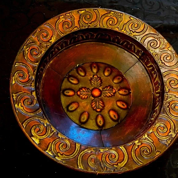 Gorgeous bowl with intricate design - Picture 1 of 4